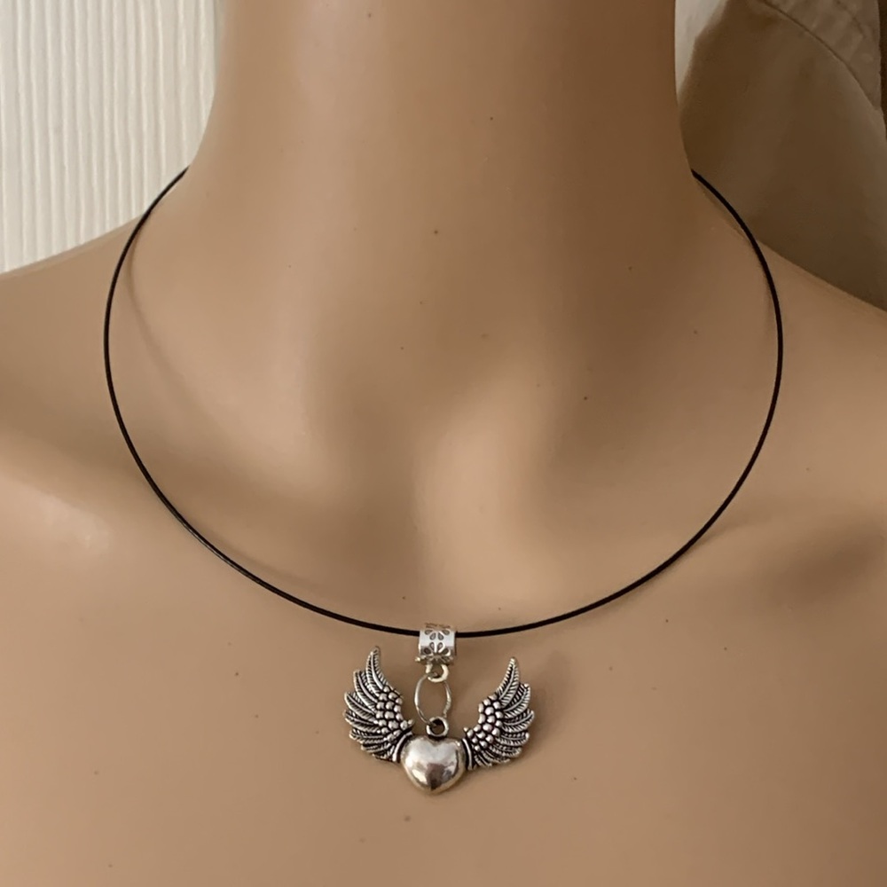 Heart with wings choker necklace